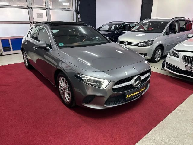 Mercedes-Benz A 250 *Carplay*LED*Kamera*Pano-Schiebe*
