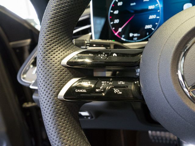 Mercedes-Benz E 200 AMG Line Sedan