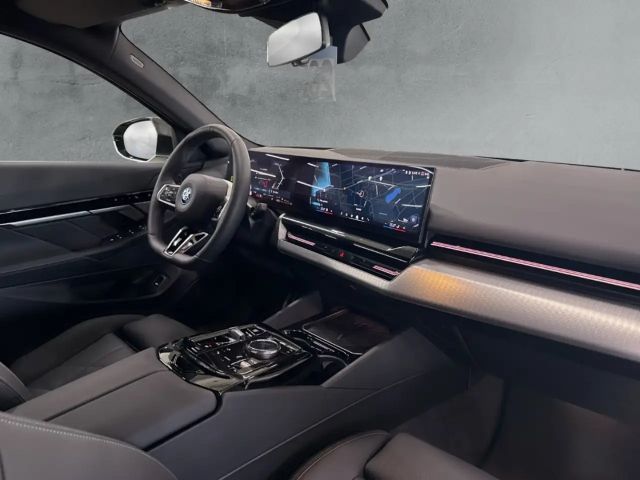 BMW 530 530e M-Sport Sedan