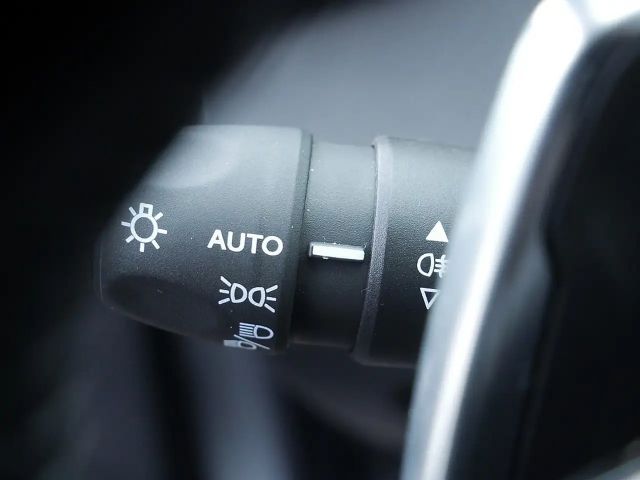 Peugeot 208 Hybrid Style