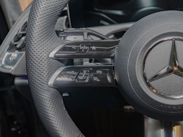 Mercedes-Benz E 200 Sedan