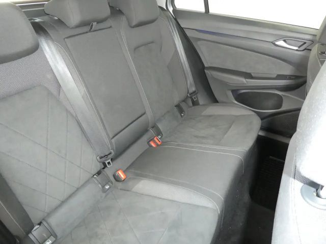 Volkswagen Golf Life Variant