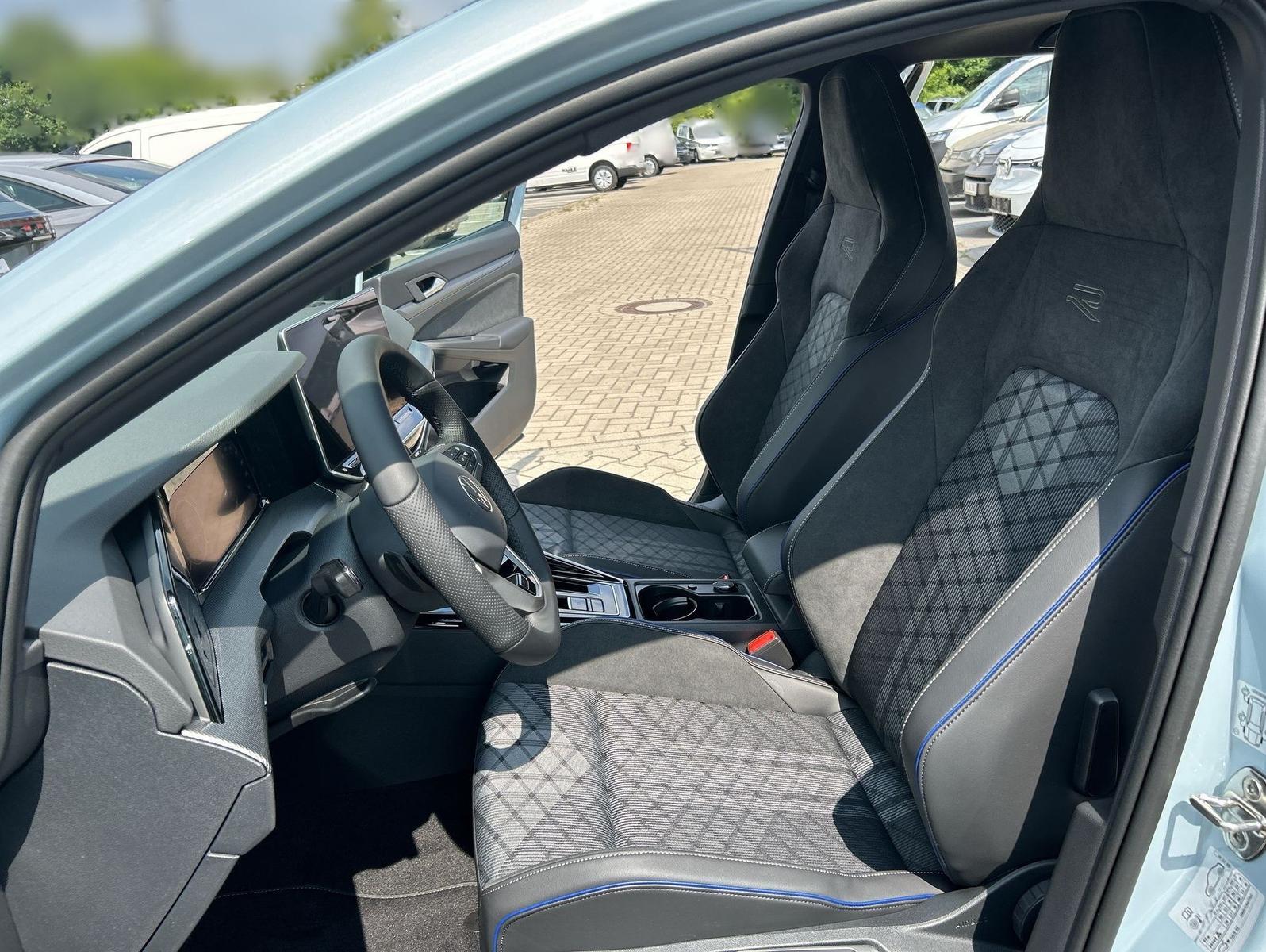 Volkswagen Golf 1.5 TSI DSG Golf VIII R-Line