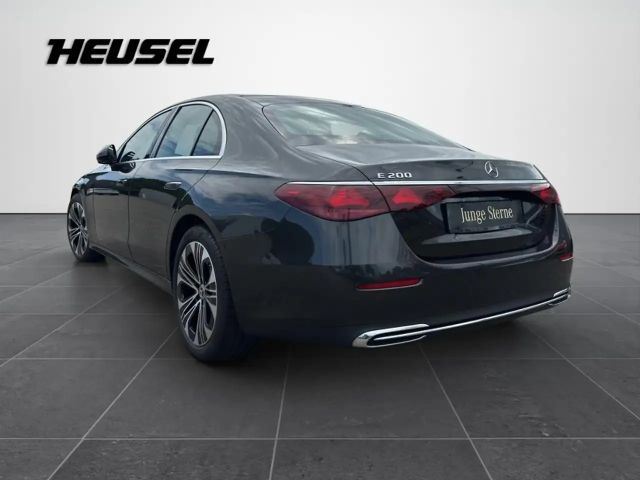 Mercedes-Benz E 200 AVANTGARDE Sedan