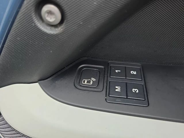 Land Rover Defender 90 D250 SE