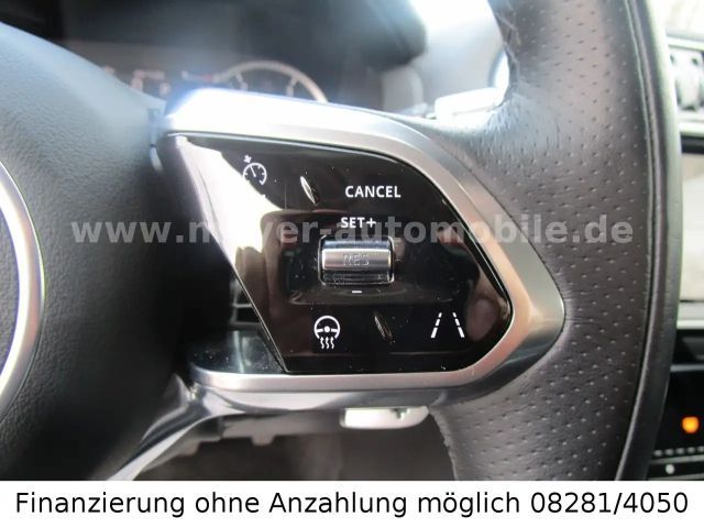 Jaguar XE R-Dynamic S