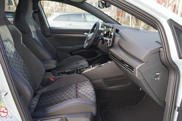 Volkswagen Golf 1.5 eTSI Golf VIII R-Line