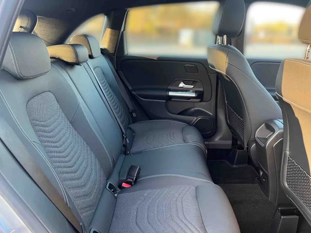 Mercedes-Benz B 180 Progressive Sedan