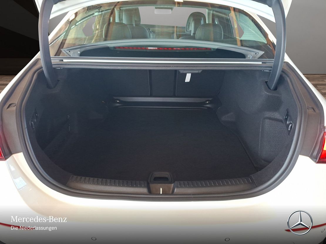 Mercedes-Benz E 200 Sedan