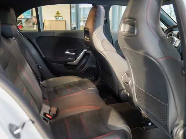 Mercedes-Benz A 250 A 250 e AMG Line