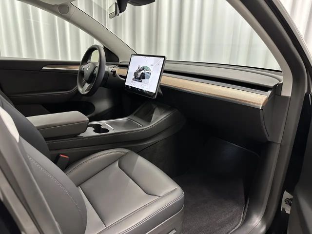 Tesla Model Y AWD Performance