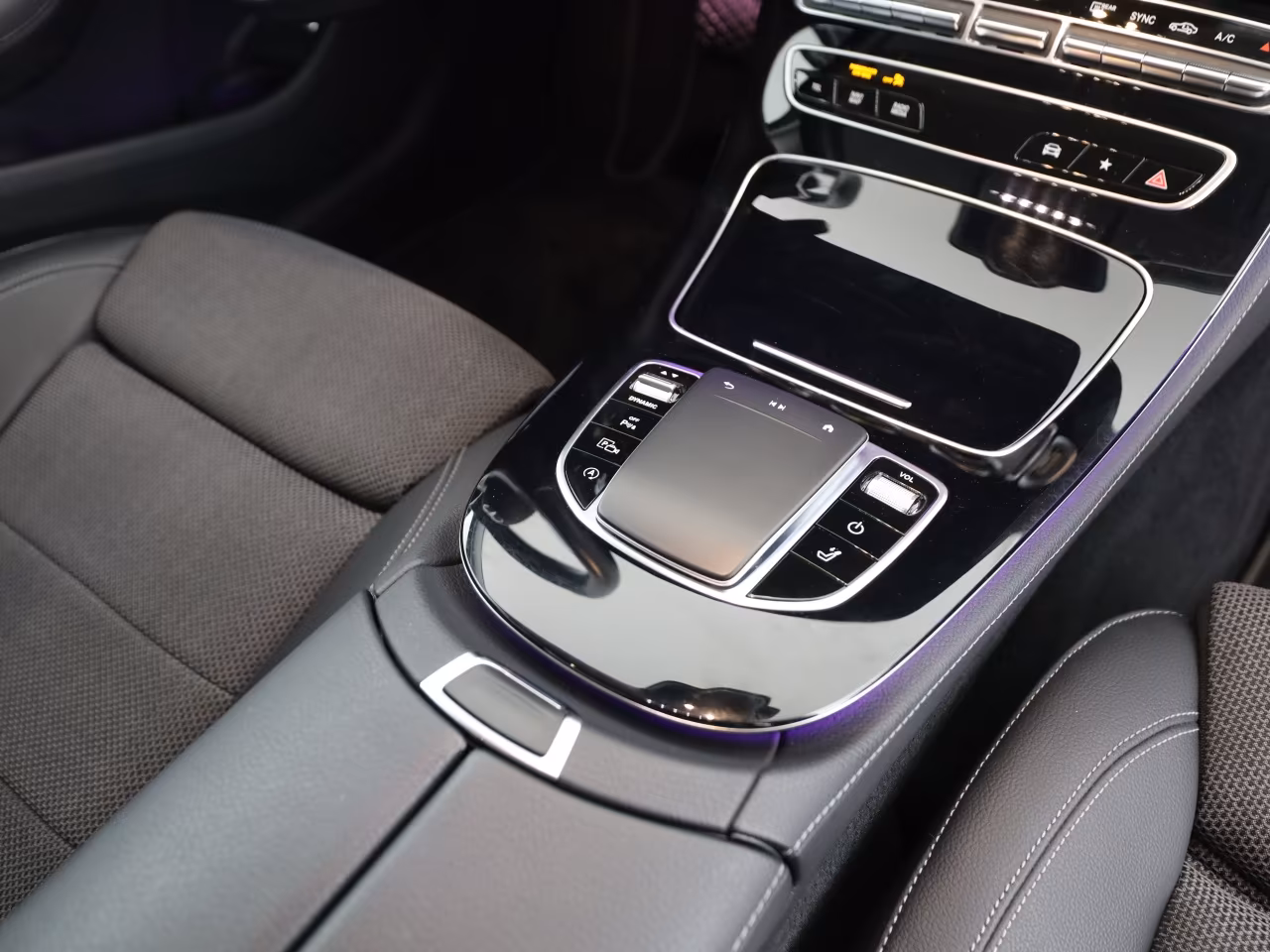 Mercedes-Benz E 220 AVANTGARDE E 220 d Estate