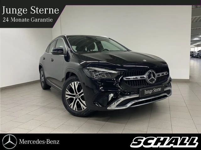 Mercedes-Benz GLA 180 LED+AHK+KAMERA+EASY-PACK+SITZHZG+NAVI