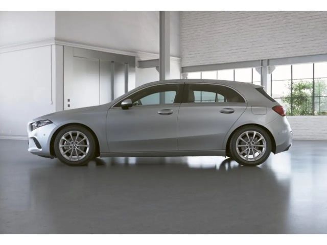 Mercedes-Benz A 180 AMG Line Progressive