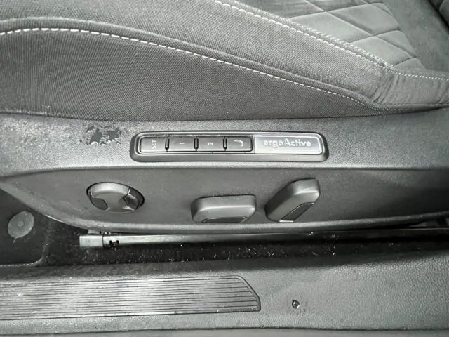 Volkswagen Golf 1.5 TSI Style