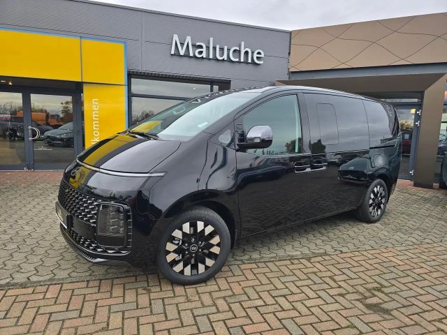 Hyundai Staria Signature