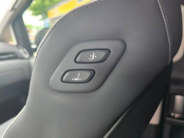 Hyundai Staria Signature