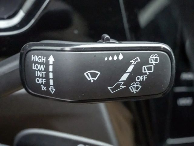 Volkswagen Touran 1.5 TSI DSG R-Line