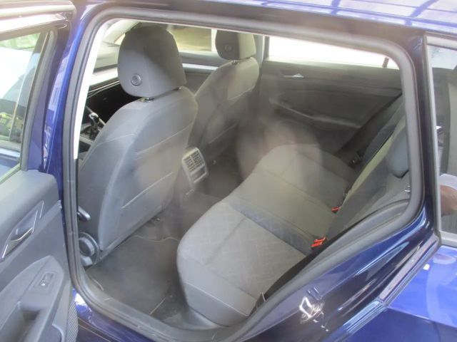 Volkswagen Golf Life Variant