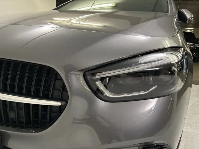 Mercedes-Benz B 180 B 180 d Sedan