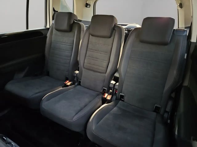 Volkswagen Touran 1.5 TSI Highline R-Line