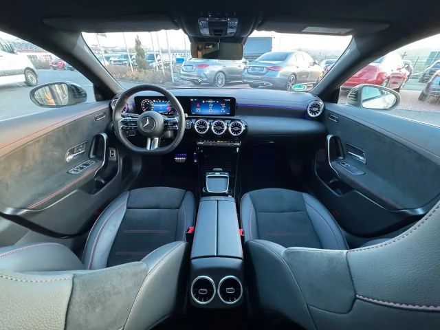 Mercedes-Benz CLA 200 AMG Line