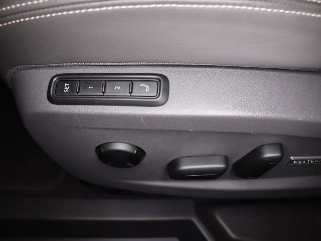 Volkswagen Multivan 2.0 TDI DSG Lang Style T7