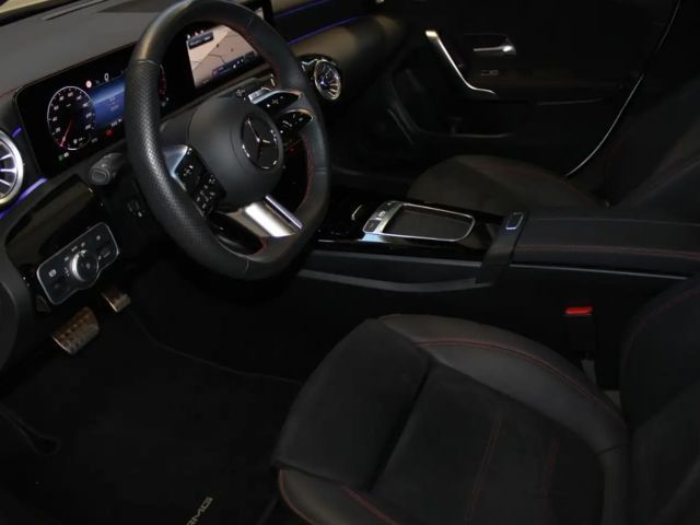 Mercedes-Benz CLA 200 AMG Line Coupé