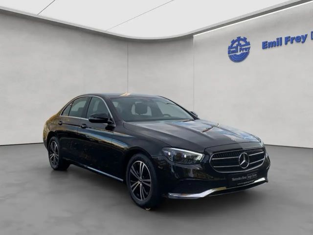 Mercedes-Benz E 220 Sedan
