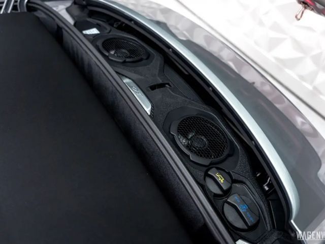 Porsche 992 4 Cabrio Targa