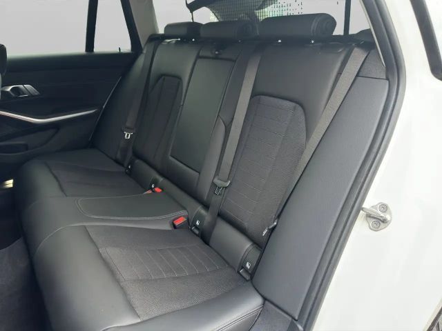 BMW 320 320d Sport Line Touring xDrive