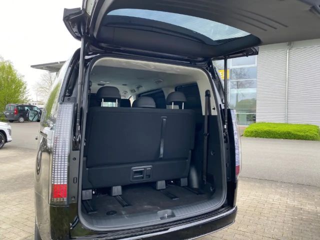 Hyundai Staria Signature