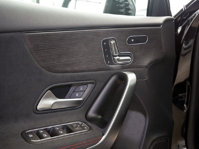 Mercedes-Benz A 200 A 200 d