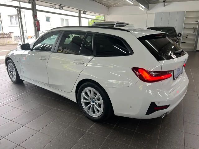 BMW 330 330e Advantage pakket Touring