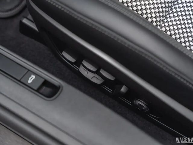 Porsche 992 4 Cabrio GTS Targa