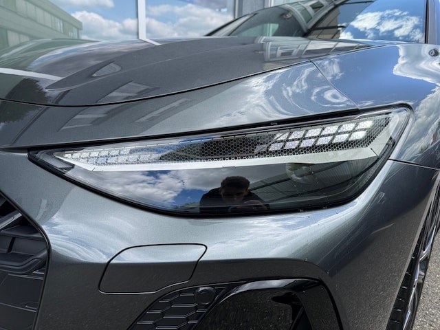 Audi A6 Avant Quattro S-Tronic