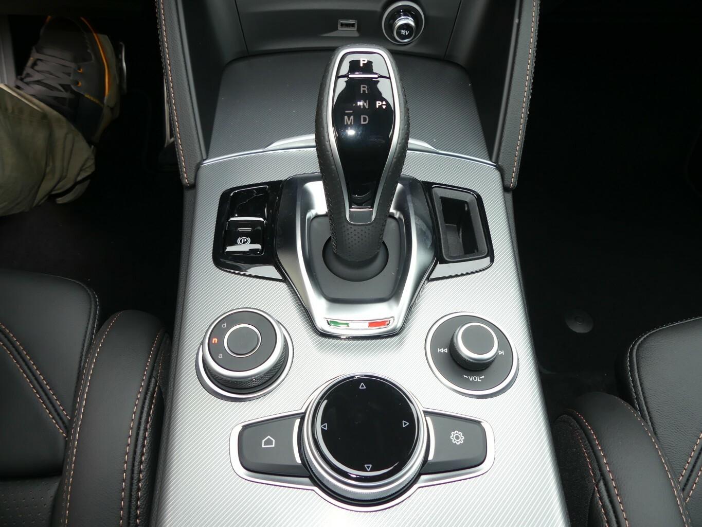 Alfa Romeo Stelvio AT8 Q4 Turbo