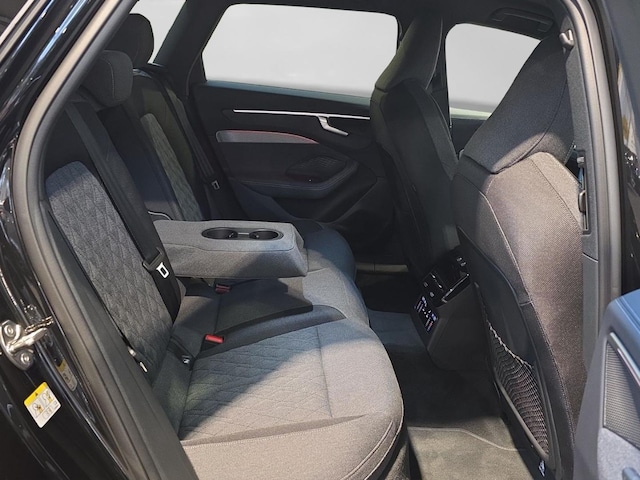 Audi A6 Avant Quattro S-Tronic