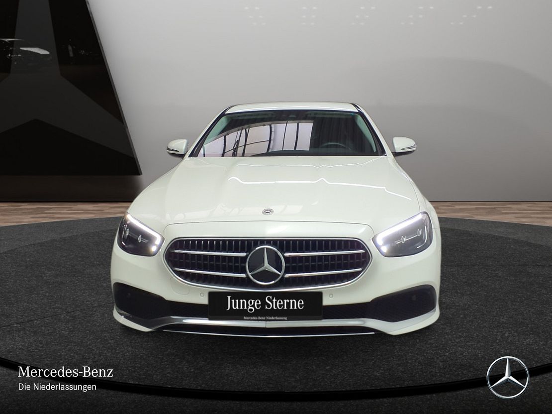 Mercedes-Benz E 200 Sedan