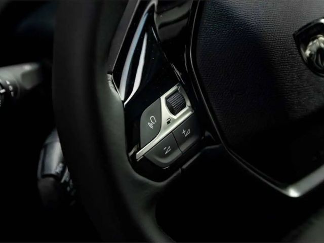 Peugeot 208 100 PK MT6 | 360° | Navi | Dodehoekdet. | Airco...