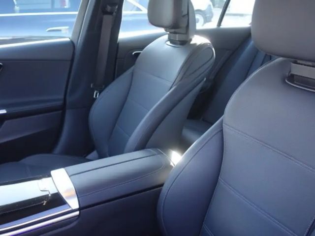 Mercedes-Benz C 180 AVANTGARDE Sedan