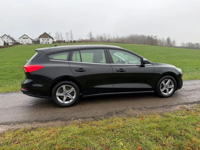 Ford Focus Cool & Connect Wagon