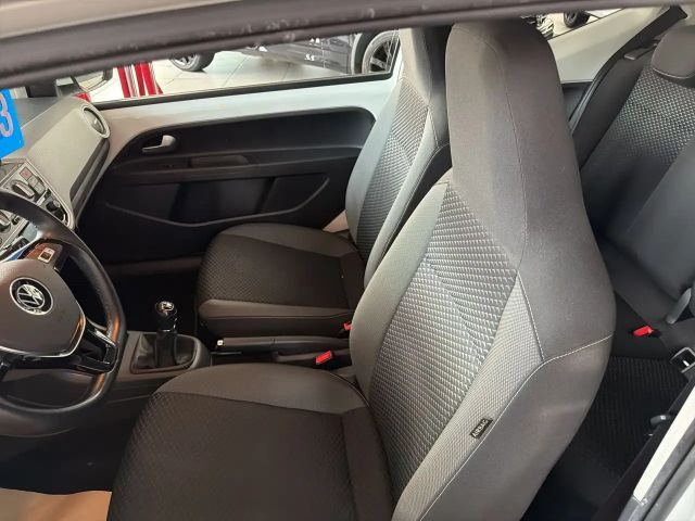 Volkswagen up! Active