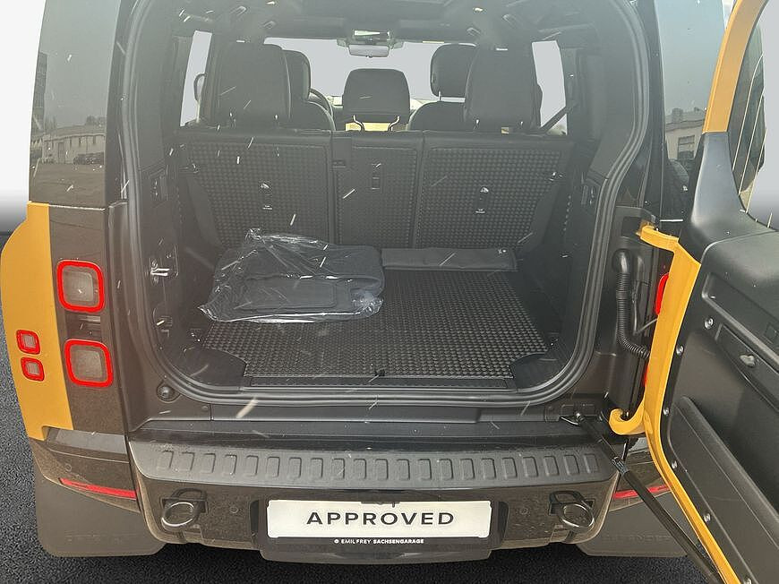 Land Rover Defender 110