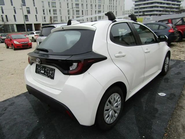 Toyota Yaris Active