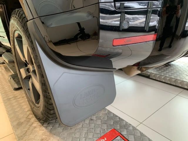 Land Rover Defender 110 AWD D250 Dynamic SE