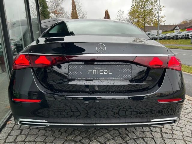 Mercedes-Benz E 220 E 220 d Sedan