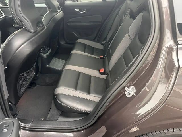 Volvo V60 AWD Dark Plus T6