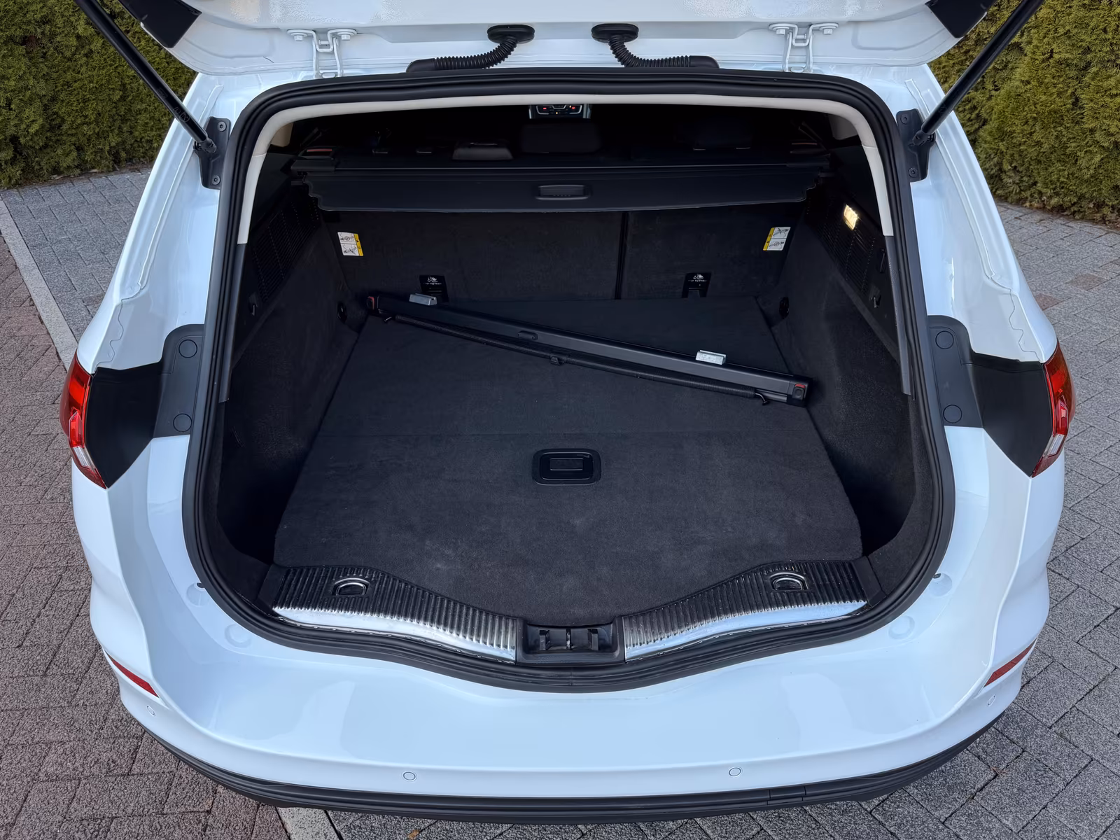 Ford Mondeo 2.0 Aut. LED+PANO+KAMERA+SHZ+NAVI+CARPLAY