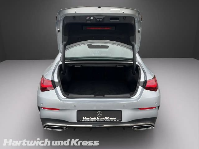 Mercedes-Benz CLA 200 AMG Line Sedan